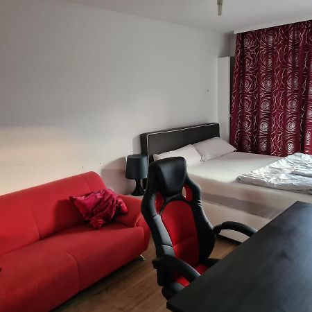 Sehr Schoene Drei Zimmer Deluex Wohnung In Зіндельфінген Екстер'єр фото