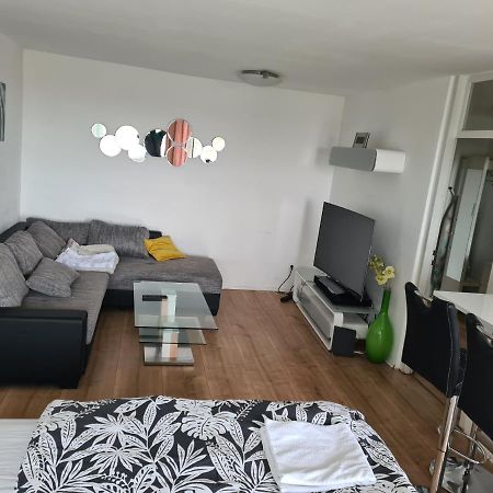 Sehr Schoene Drei Zimmer Deluex Wohnung In Зіндельфінген Екстер'єр фото